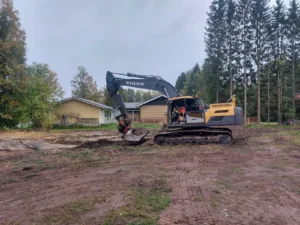 Omakotitalon purkaminen Limingan keskustassa
