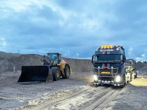 Laurikkalan pyöräkone ja kuorma-auto