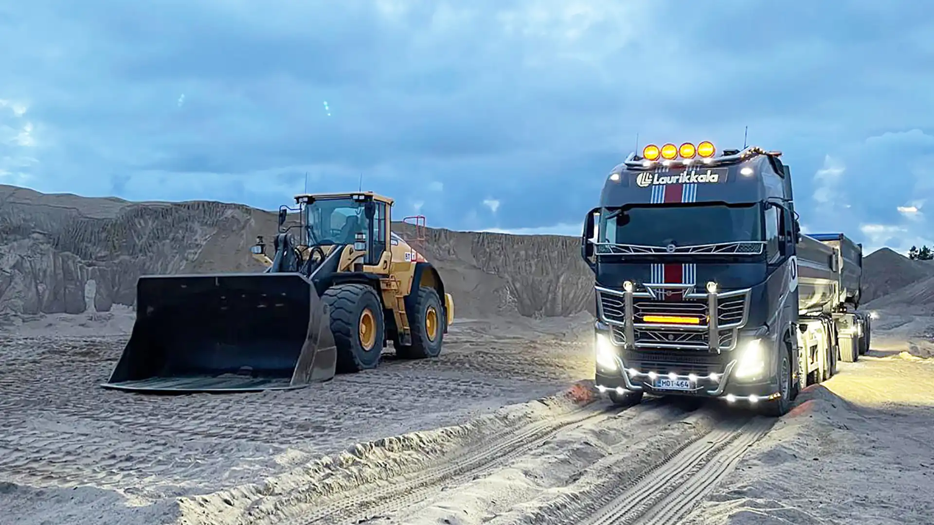 Laurikkalan pyöräkone ja kuorma-auto