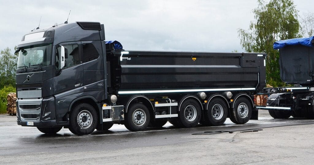 Kuljetus Laurikkalan uusi rekka-auto